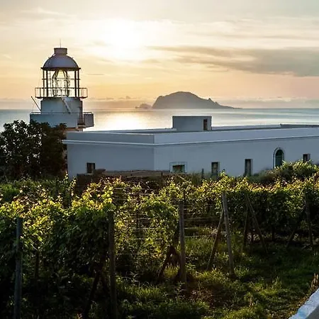 Capofaro & Malvasia 5* Malfa (Salina)